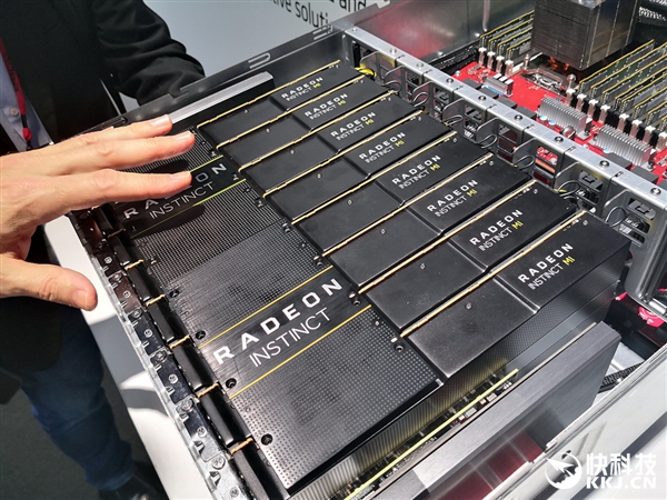 AMD二代霄龙秀肌肉：庞大软硬件生态集中演示