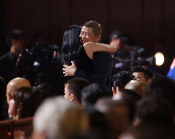 「一床情书」扒扒金鸡奖那些有故事的同框，胡歌霍建华重聚，李易峰陈伟霆合唱