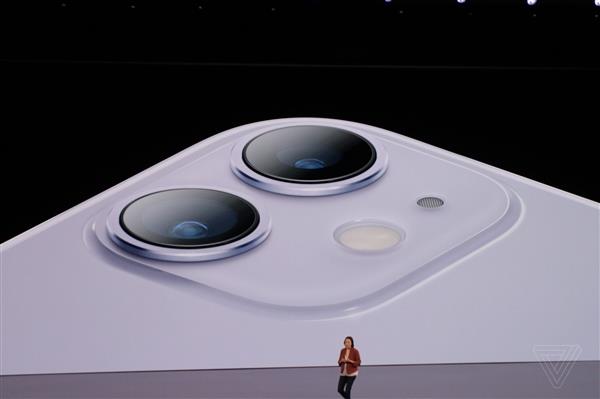 苹果iPhone 11手机亮相 ：刘海依旧 升级双摄
