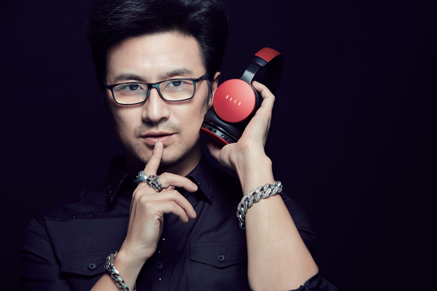 “产品经理”汪峰背后的男人