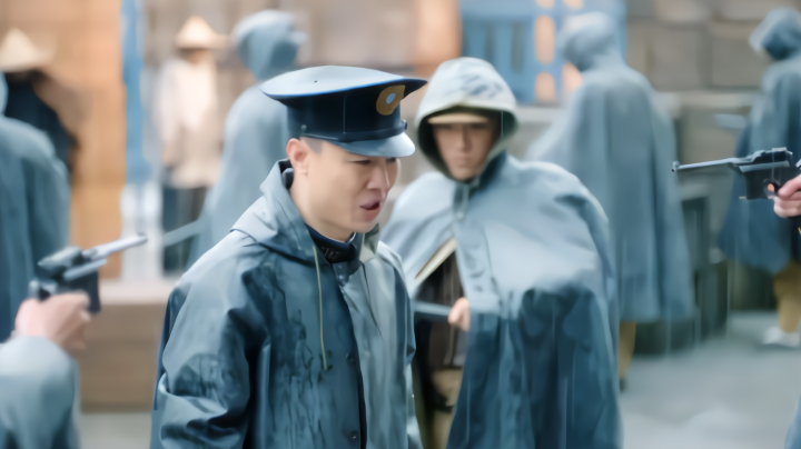 军队来调查走私军火,不料警察竟敢拔枪对峙,战