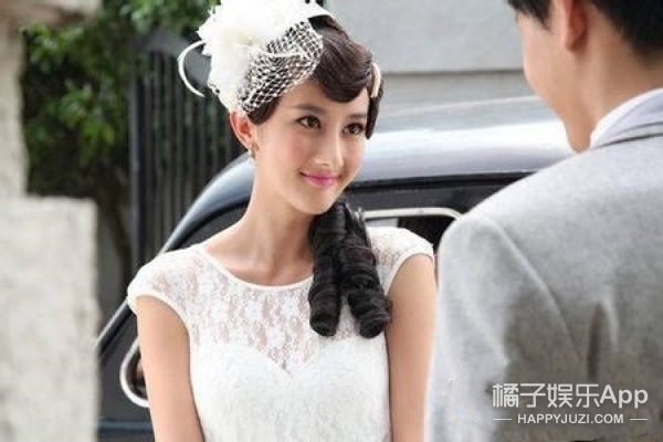 还记得《丑女无敌》里的助理小艾吗？她现在长这样了