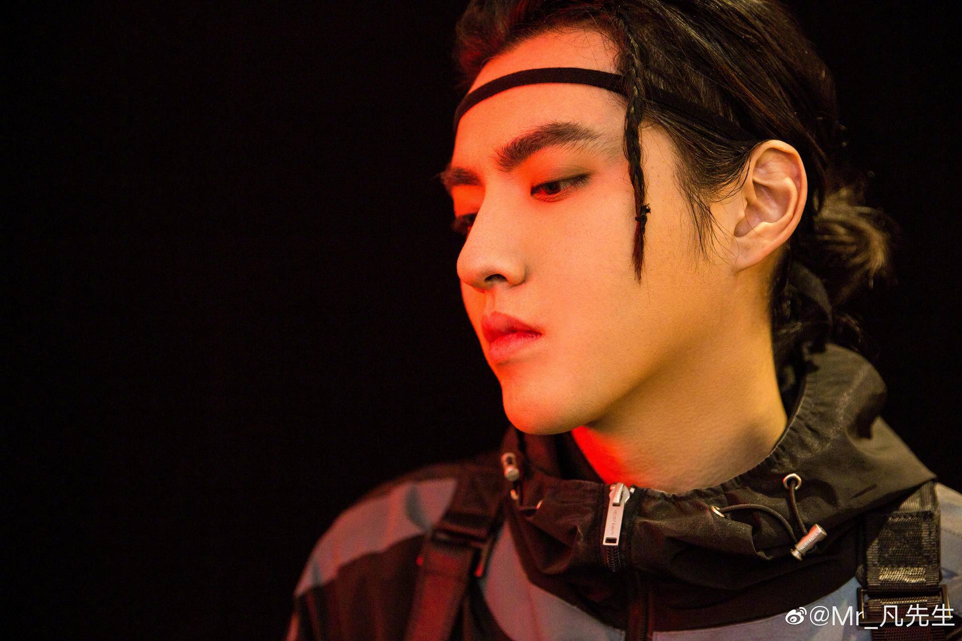 「伍脊六兽」吴亦凡绯闻前任再作妖？小G娜1句话成热点，蹭热度发文再成赢家