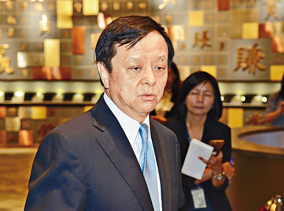 华为回应称现金流充裕；苹果重回万亿美元市值