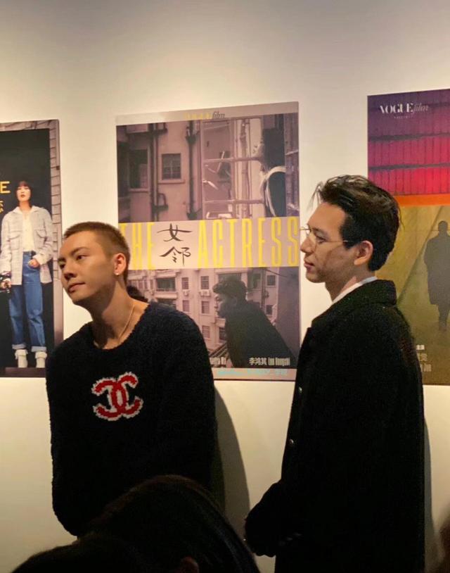 陈伟霆李现打篮球,肌肉松弛身材输给现男友,甩坏笑轻松赢民心