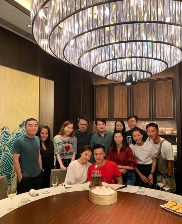 熊黛林素颜为老公庆生，与郭可颂头挨着头甜蜜放闪