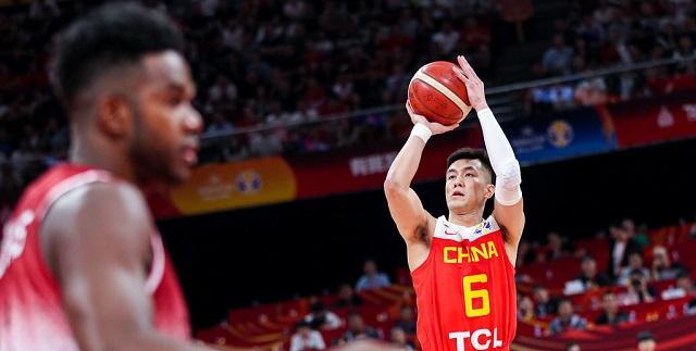 中国男篮13分惨败全因一人昏庸，五棵松体育馆响起“李楠”下课声