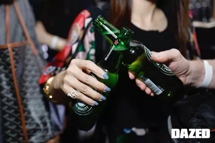 星云集:dazed创始人hack先生,明星短发郭采洁,雅痞美眉范丞丞,女神乳秀制服性感豪鲜肉诱人性感气质图片
