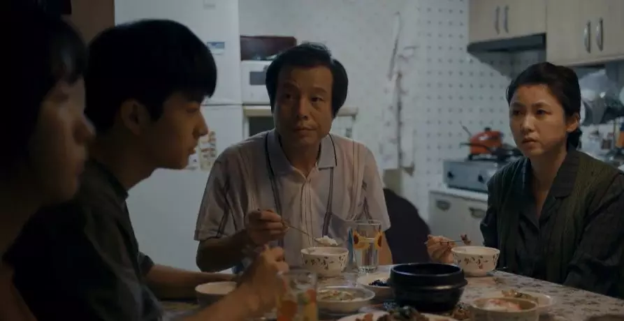 「电影头条官方号」打败《寄生虫》的新人作，它才是真正的年度最佳