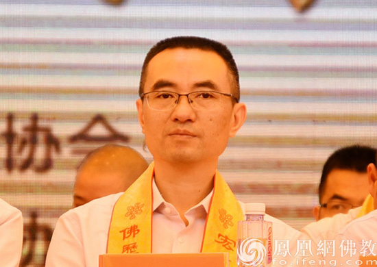 福建省民宗厅副厅长张东晖出席宏玉法师升座庆典(图片来源:凤凰网佛教