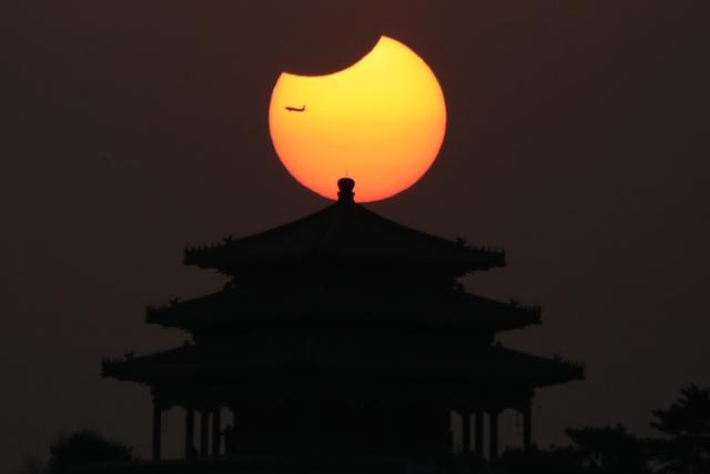 北京今日天气很“给力”：较适宜观测日偏食