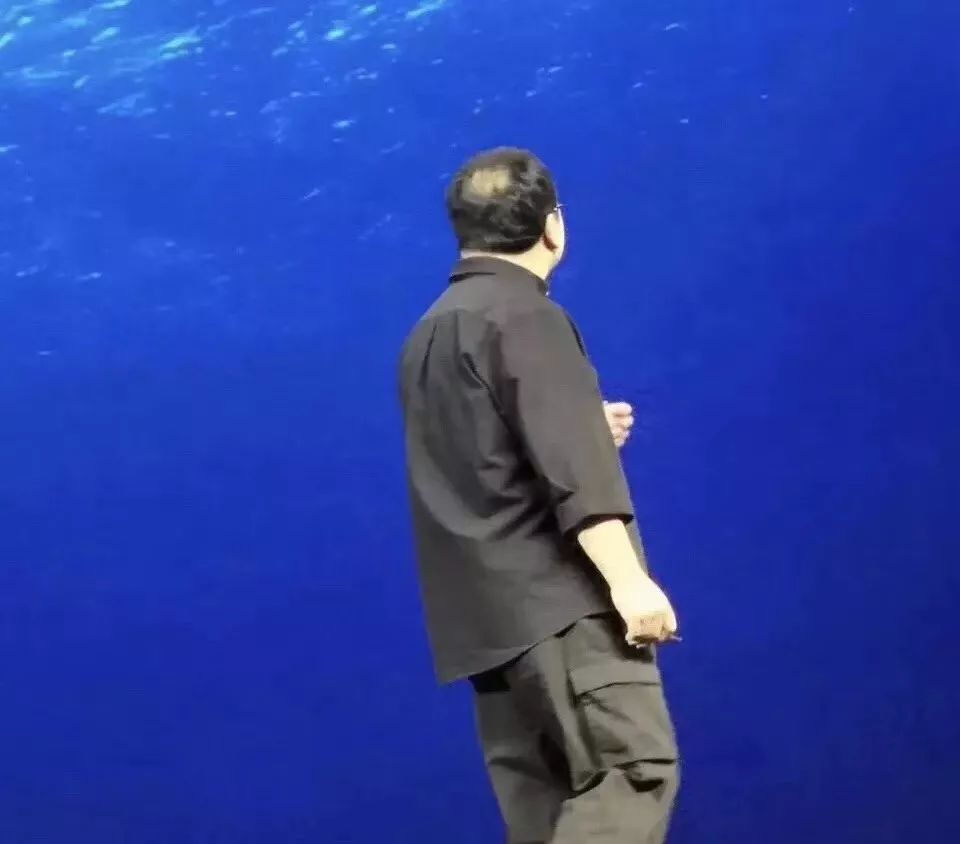 【钛媒体】当我们关注罗永浩时，到底在关注什么？