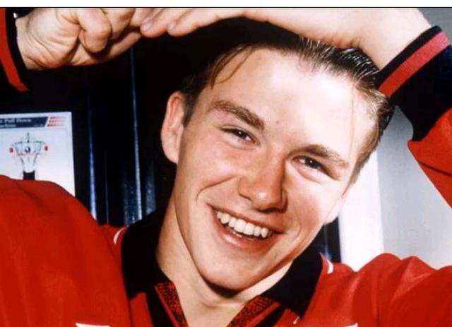 很多人只记得贝克汉姆取得的成就,却忘了他年轻时的盛世美颜