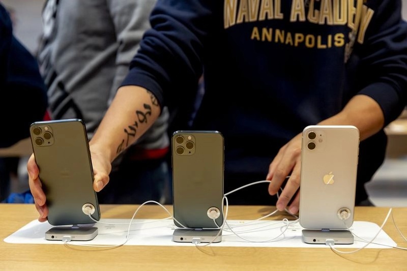 iPhone发售纽约旗舰店排长队 分析师：销量不错（纽约苹果手机价格表）