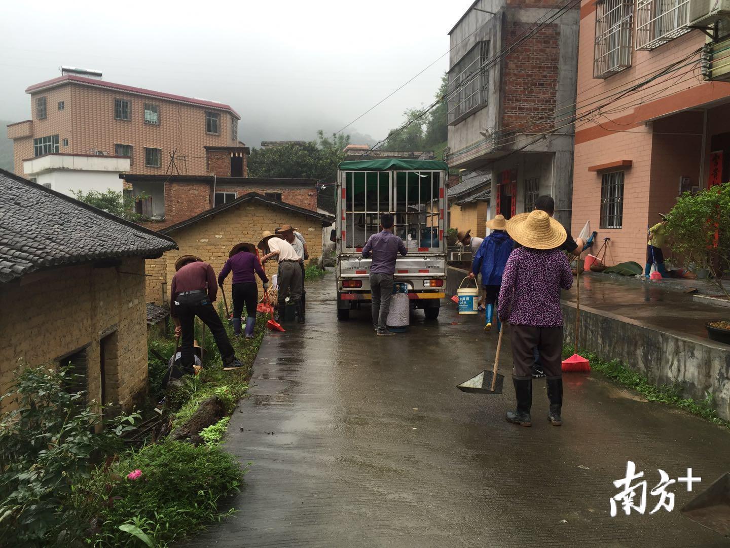 新兴县水台镇pk云城区云城街道,前锋与中锋的较量,谁更拼?