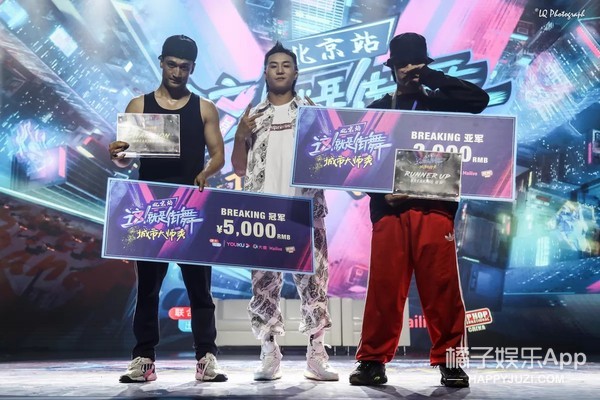 我看到真的男粉了，还是声音很大的那种…