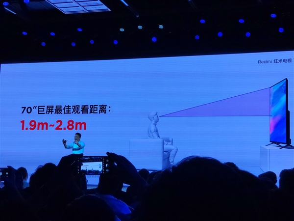 房子太小不能买70英寸电视？卢伟冰说出了最佳观看距离