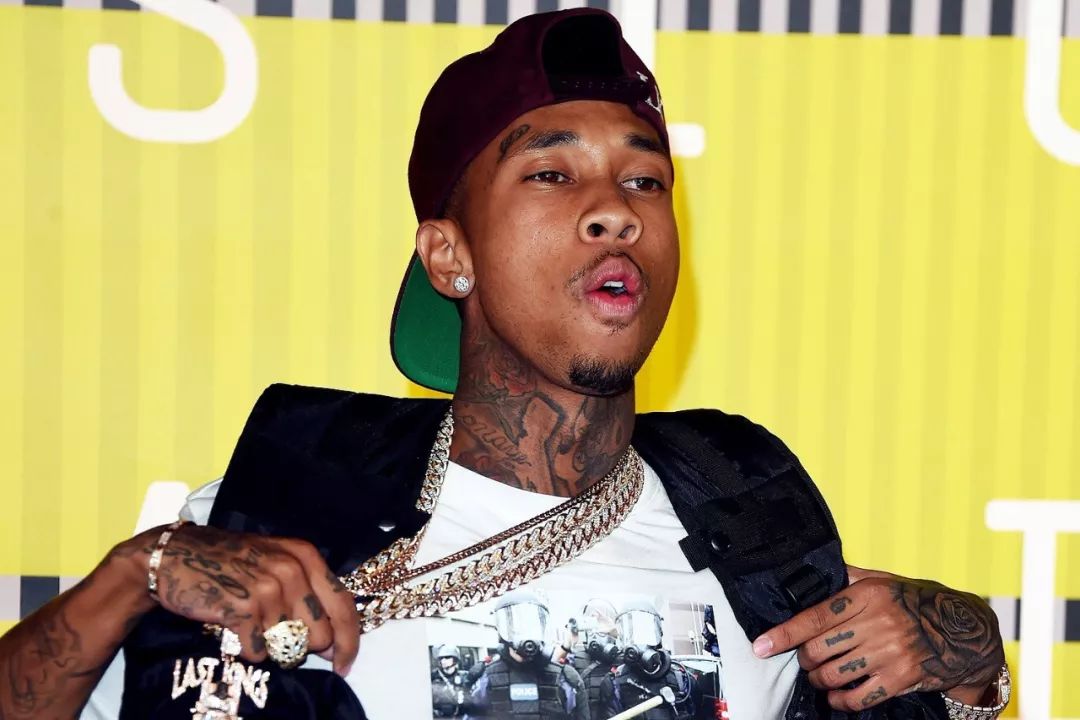 tyga 时至今日,仍然有许多人认为古巴链环项链是 hip-hop 时尚不可