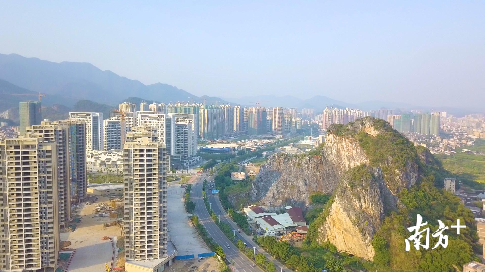 新兴县水台镇pk云城区云城街道,前锋与中锋的较量,谁更拼?