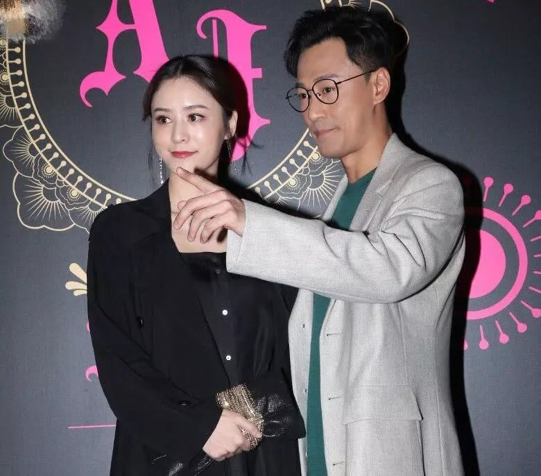 张馨月晒美照大长腿抢镜,林峯"出镜"大秀恩爱好甜蜜