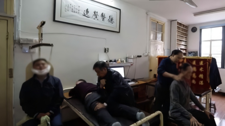 好人陈纪文走了，儿子接下了义诊“接力棒”