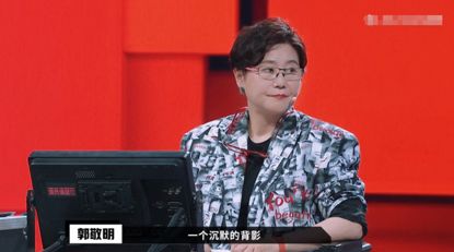 「不八卦会死星人」李少红撅嘴直接反驳，郭敬明被打击满脸尴尬