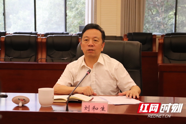 10月10日下午,岳阳市召开大力培养选拔优秀年轻干部工作座谈会.