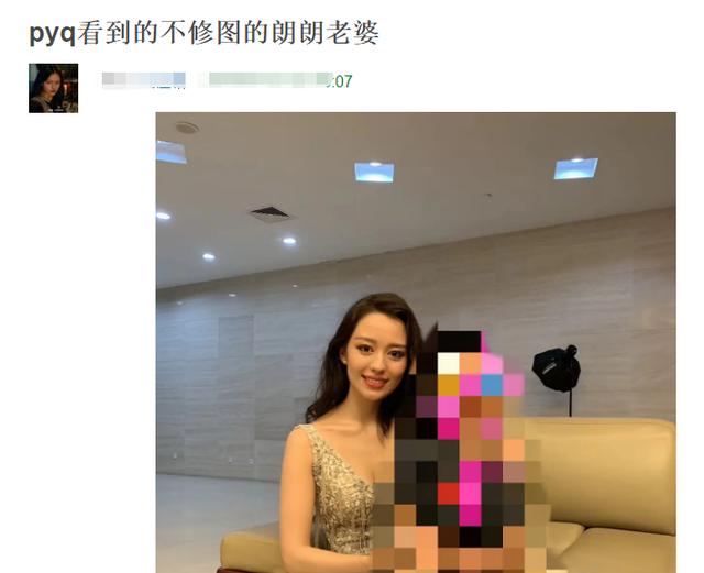 杨幂最新生图腰细腿瘦长，网友：裤子腰部是镂空的