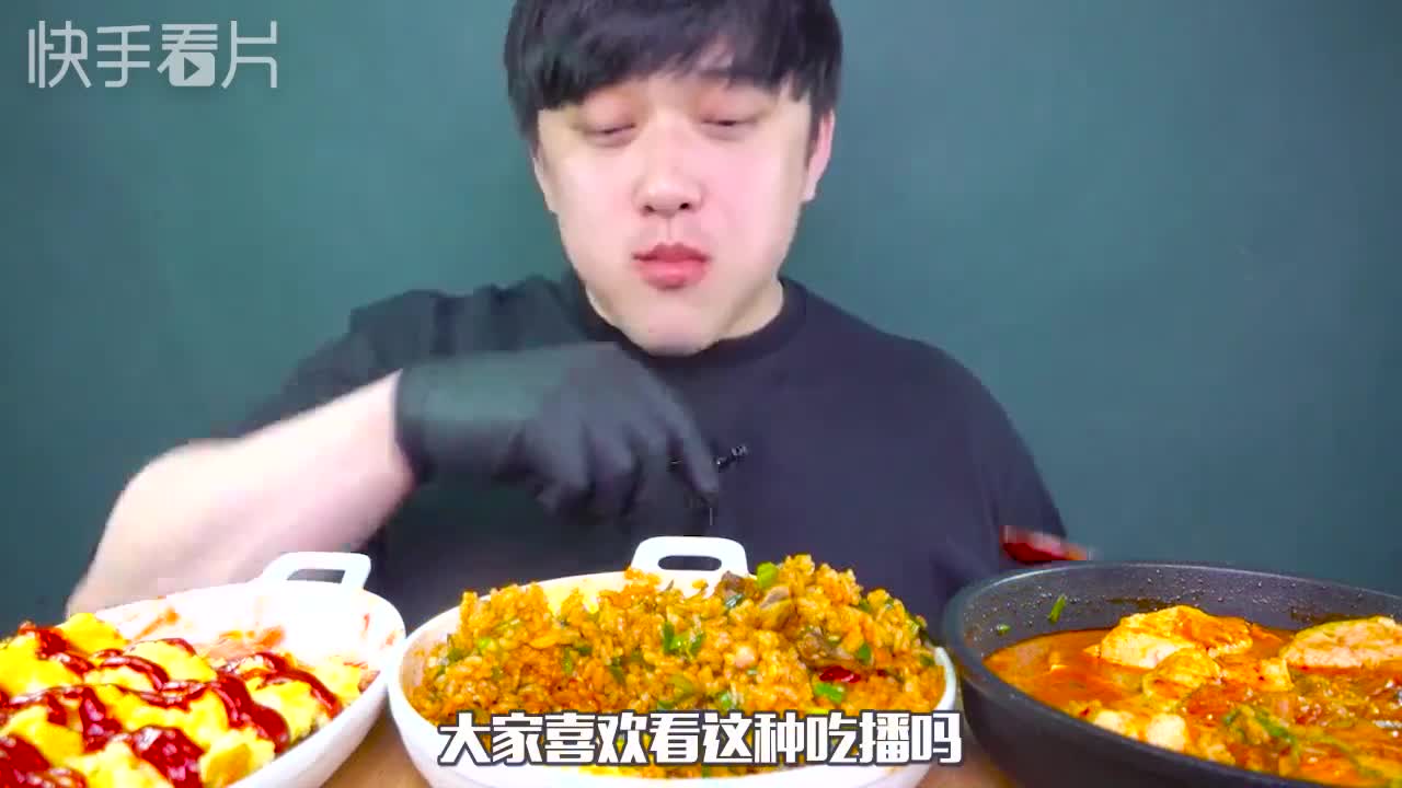 韩国“深渊巨口”直播，吃超大牛排和拉面，大嘴吃的真馋人