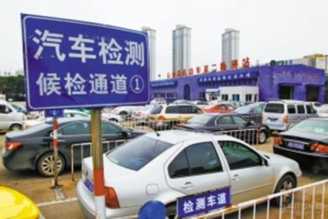 汽车年检一脚油门5000转，到底伤车吗？车管所的回应太气人