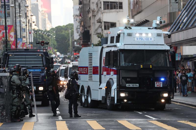 在这三种情况下,香港警方会使用"水炮车"