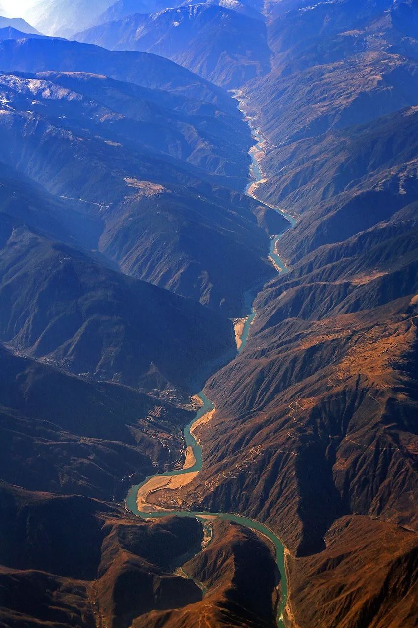 德贡公路:穿越三江风光,历经四季美景的绝世线路