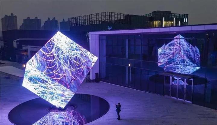 世界首个永久性ai艺术雕塑宇宙魔方