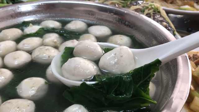 弹性十足玉林肉蛋，一颗可蹦10cm高