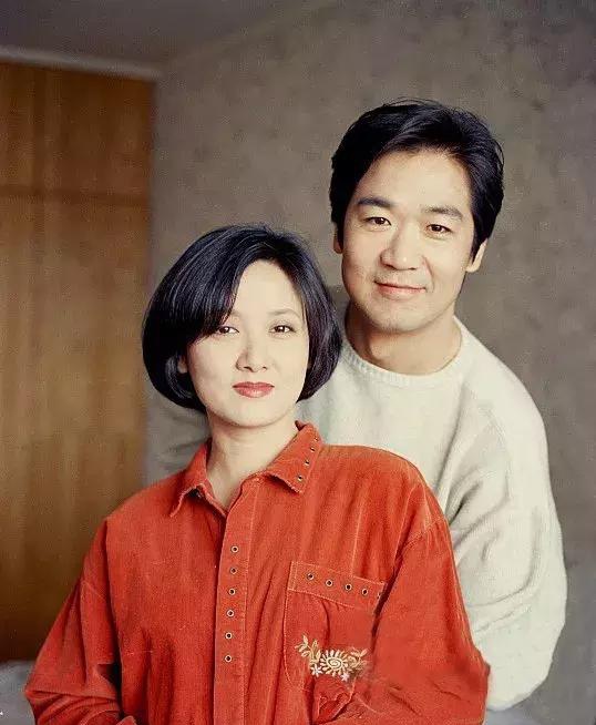 她二婚嫁给张国立,一张协议28年不准生育,61岁的她终于母亲