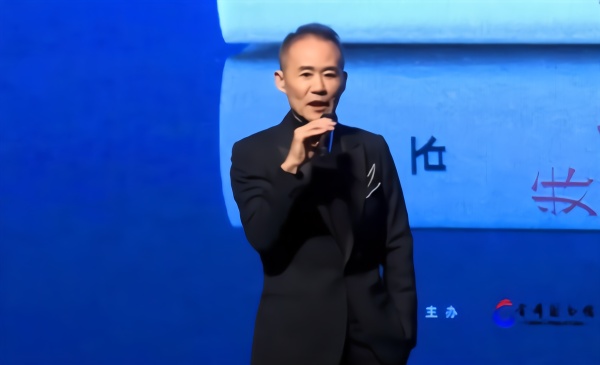 「驱动之家」王石同情比尔盖茨！每天思考怎么花钱衰老的更快