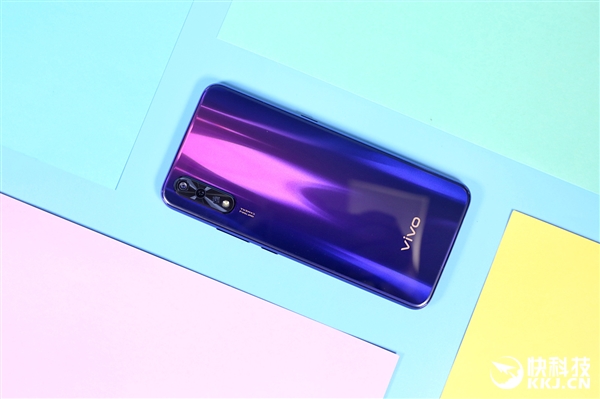 4800万AI三摄仅1598元 vivo Z5开箱图赏