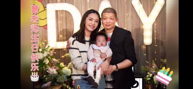 姚晨机场K歌屋嗨唱1小时解压，穿豹纹上衣尽显大佬范儿