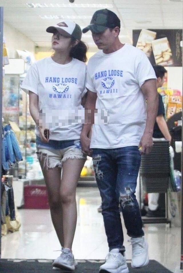 安以轩产后复工晒自拍，身材恢复神速依旧少女