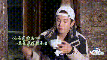 [ins生活]董卿落泪上热搜：对不起，我和爸妈不熟