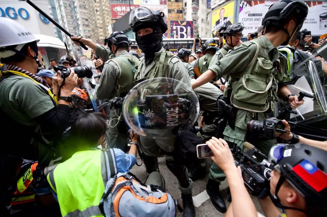 承压中的香港警察