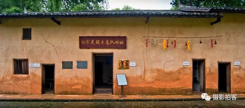 叶坪红色旅游景区位于瑞金市叶坪乡叶坪村,距瑞金