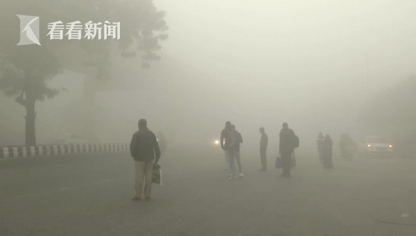 浓雾席卷印度，新德里消失了？行人：我是谁我在哪