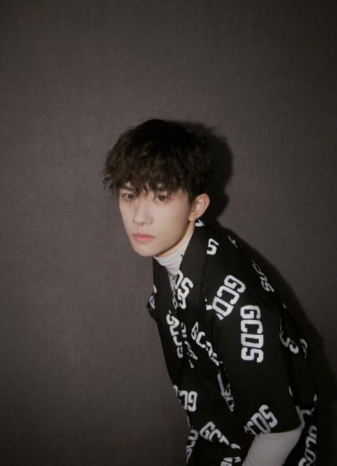 可言可萌的羊毛卷造型,易烊千玺蔡徐坤洪雨雷等你来认领