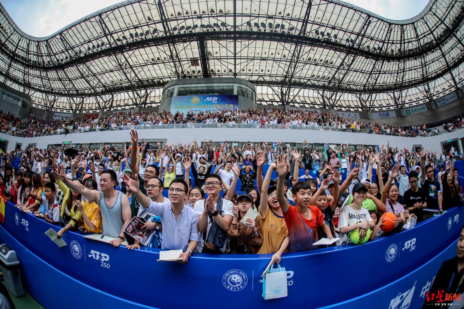 哈登布克赛场默契配合引全场沸腾