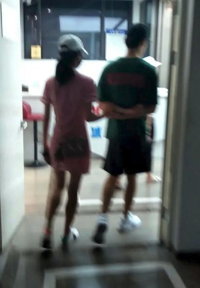 《陈情令》这对“姐弟变情侣”？两人牵手被拍，疑似恋情曝光编辑：奇趣网发布：2019-10-06 12:27:37