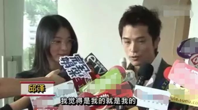 据说邱泽第一时间发短信向唐嫣解释自己和李毓芬是清白的,但没过几天
