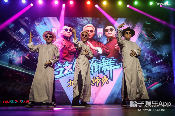 我看到真的男粉了，还是声音很大的那种…