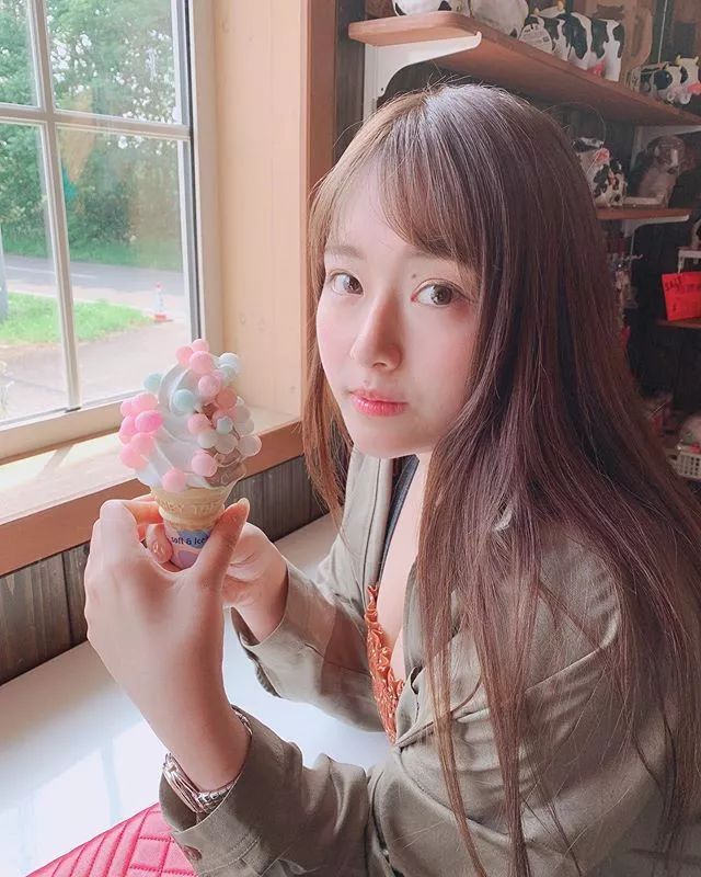 照骗奔现有多可怕？看过真人后粉丝说想把她的写真烧掉！