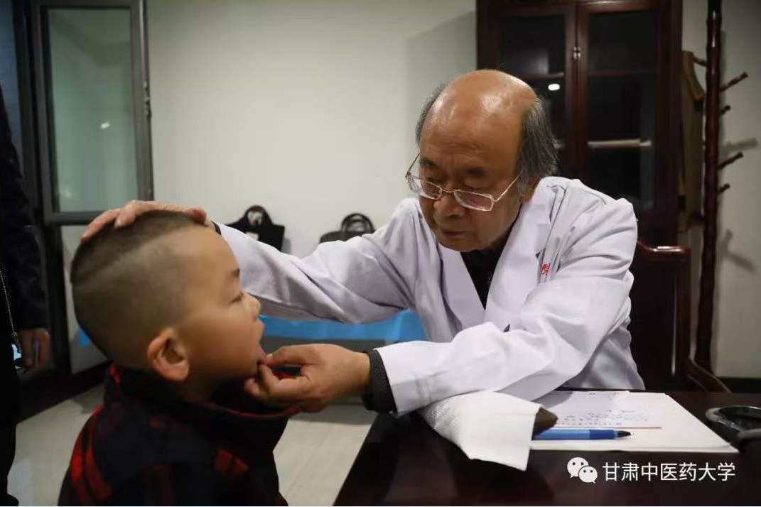 甘肃名中医张士卿荣获全国中医药杰出贡献奖